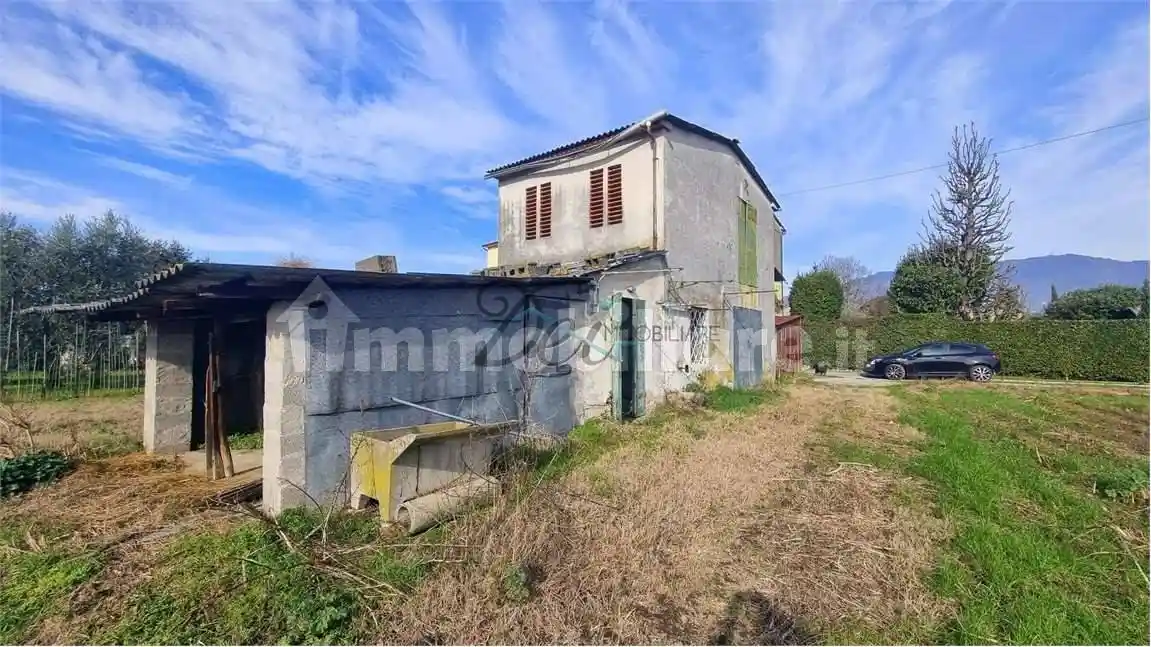 Rustico - Casale in vendita a Lucca