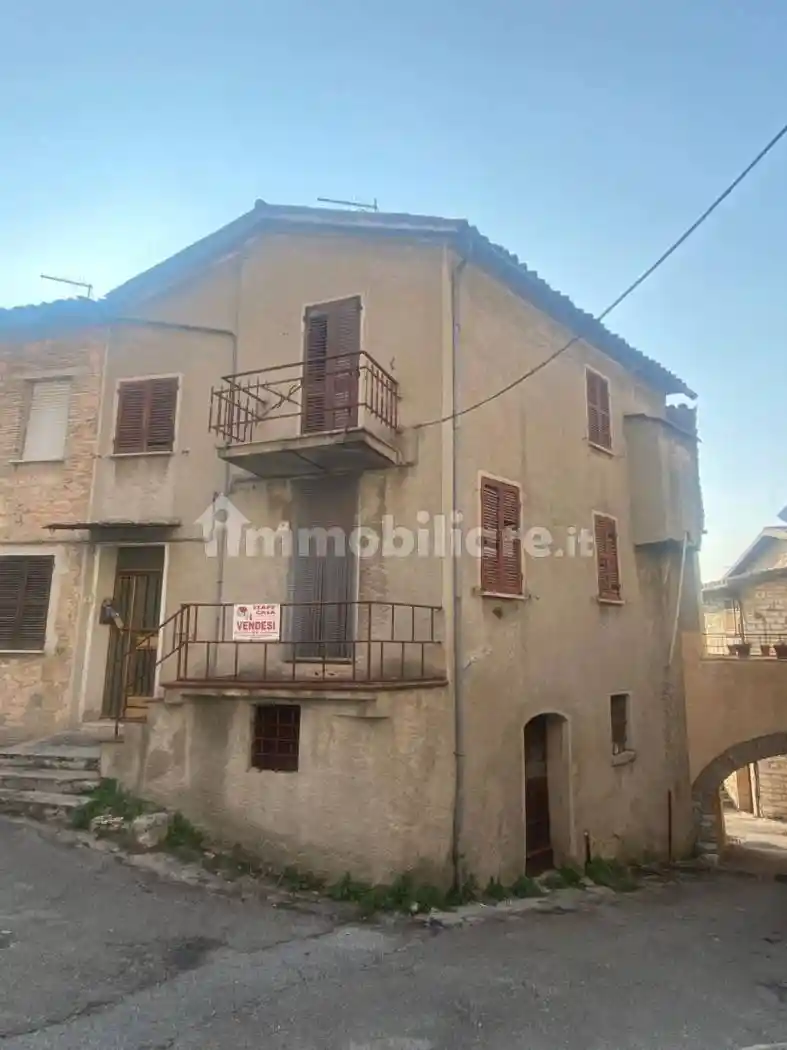 Casa indipendente in vendita a Fossato di Vico