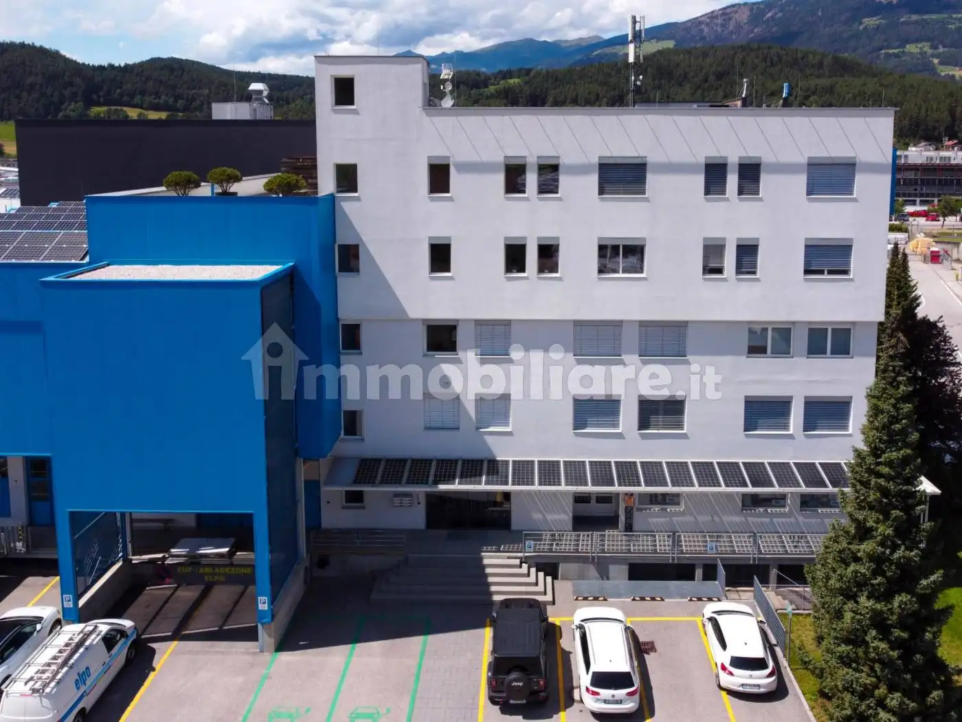 Palazzo - Edificio in affitto a Brunico