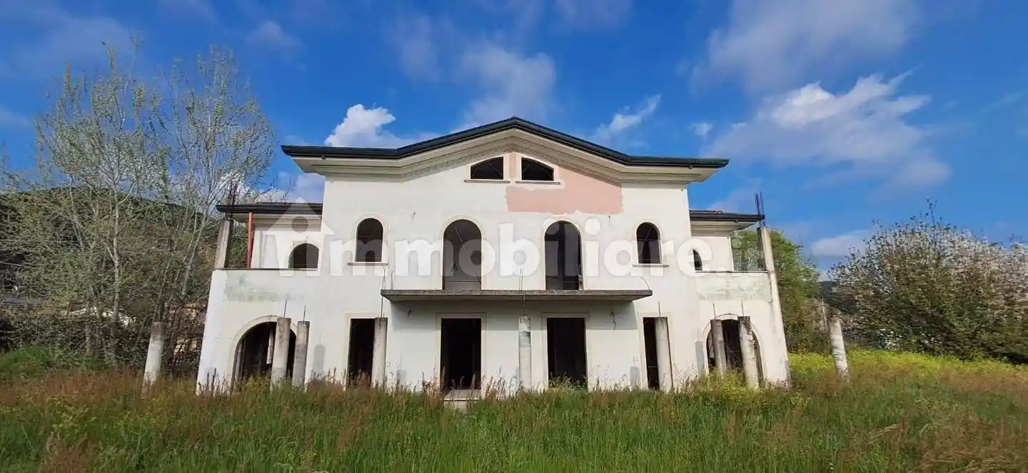 Villa in vendita a Montignoso