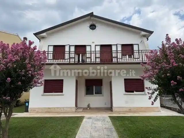 Palazzo - Edificio in vendita a Zevio