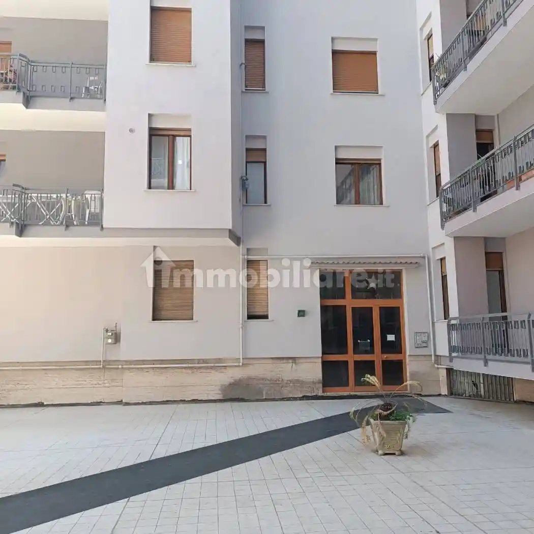 Appartamento via Fratelli Bisogno 41, Emanuele II, C. Colombo, Morelli e Silvati, Avellino - foto 2