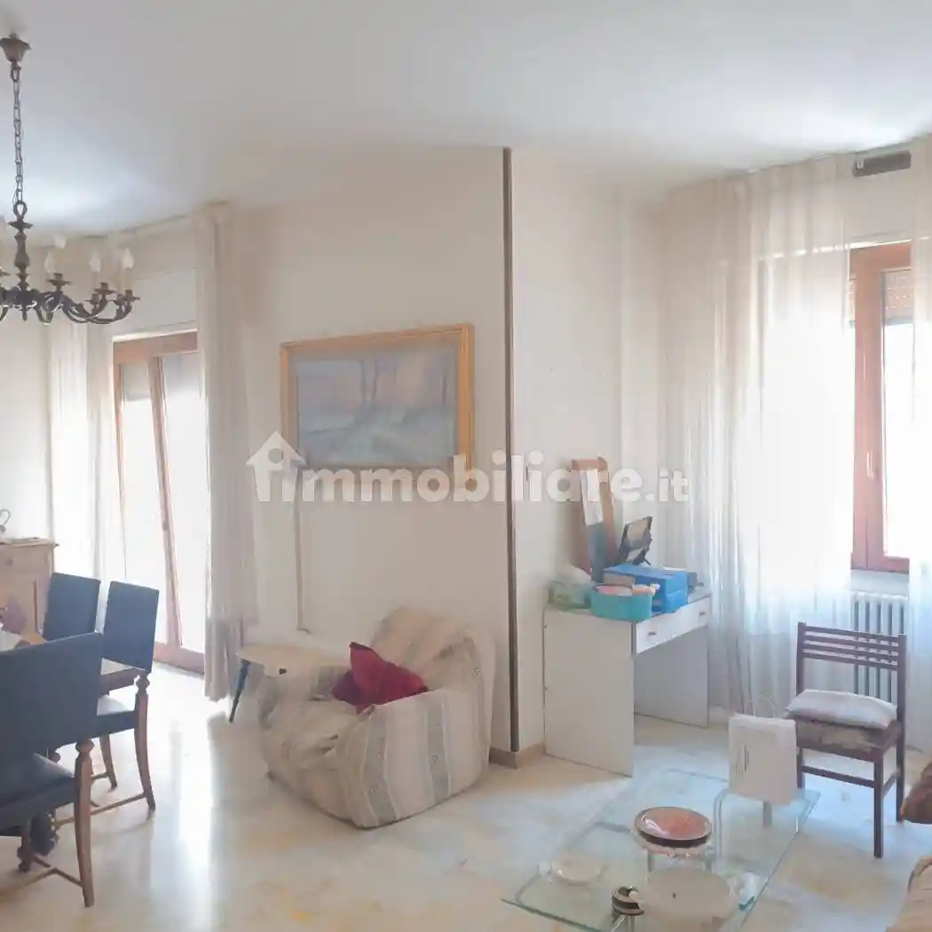 Appartamento via Fratelli Bisogno 41, Emanuele II, C. Colombo, Morelli e Silvati, Avellino - foto 5