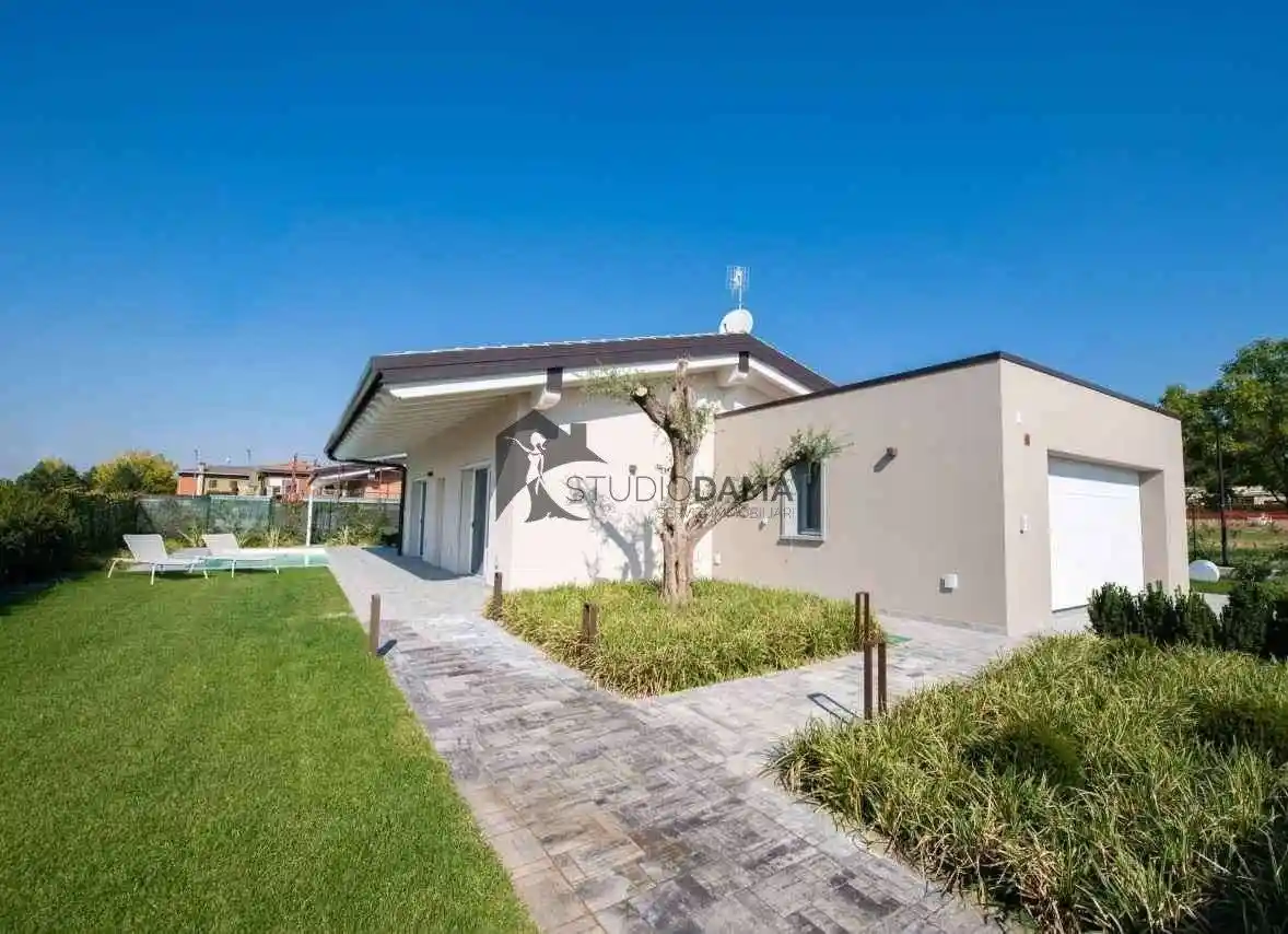 Villa in vendita a Desenzano del Garda