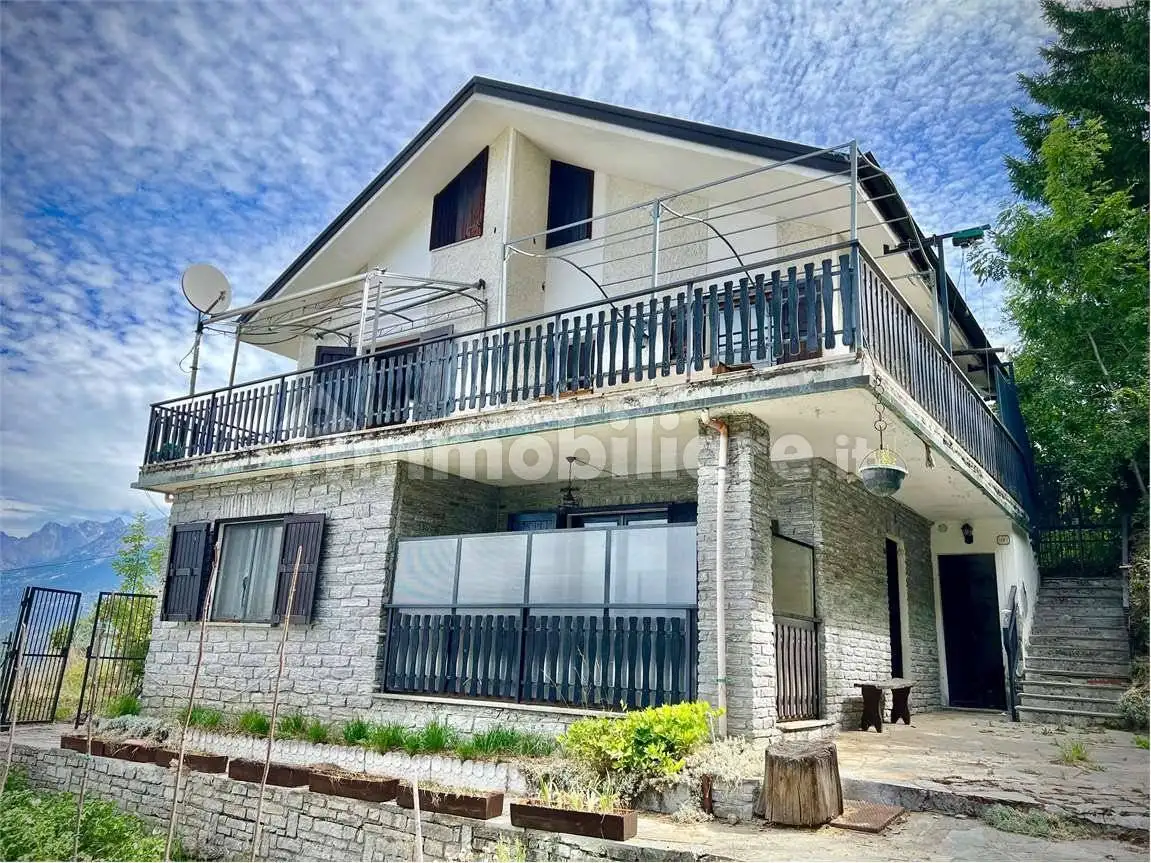 Villa in vendita a Charvensod