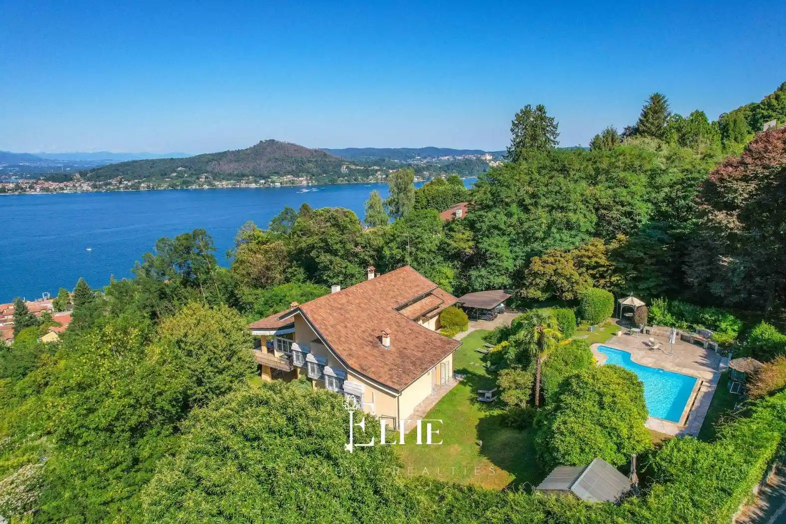 Villa in vendita a Meina