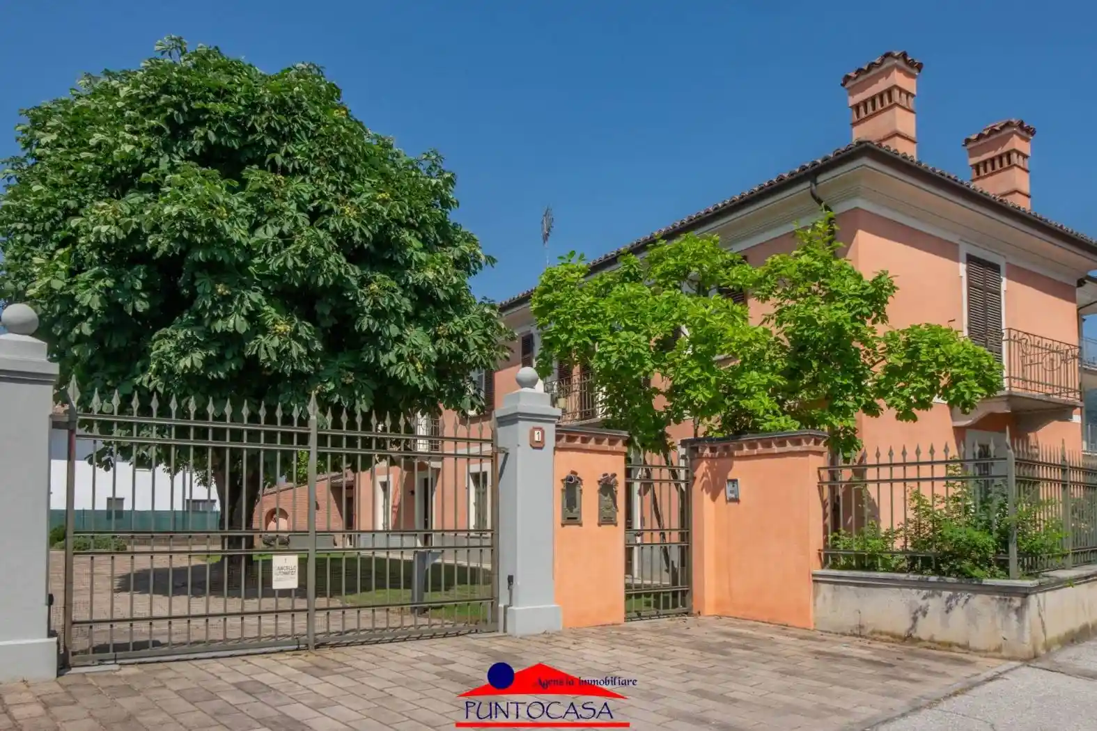 Villa in vendita a Busca