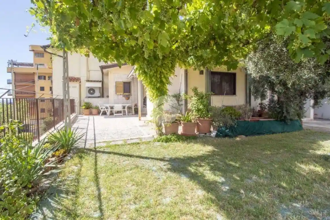 Villa in vendita a Palombara Sabina