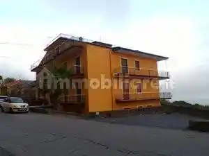 Palazzo - Edificio in vendita a Zafferana Etnea