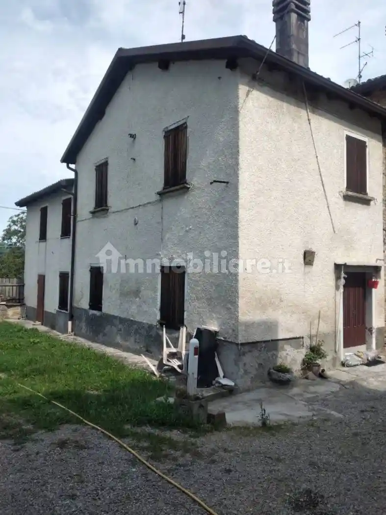 Casa indipendente in vendita a Castelnovo Ne' Monti