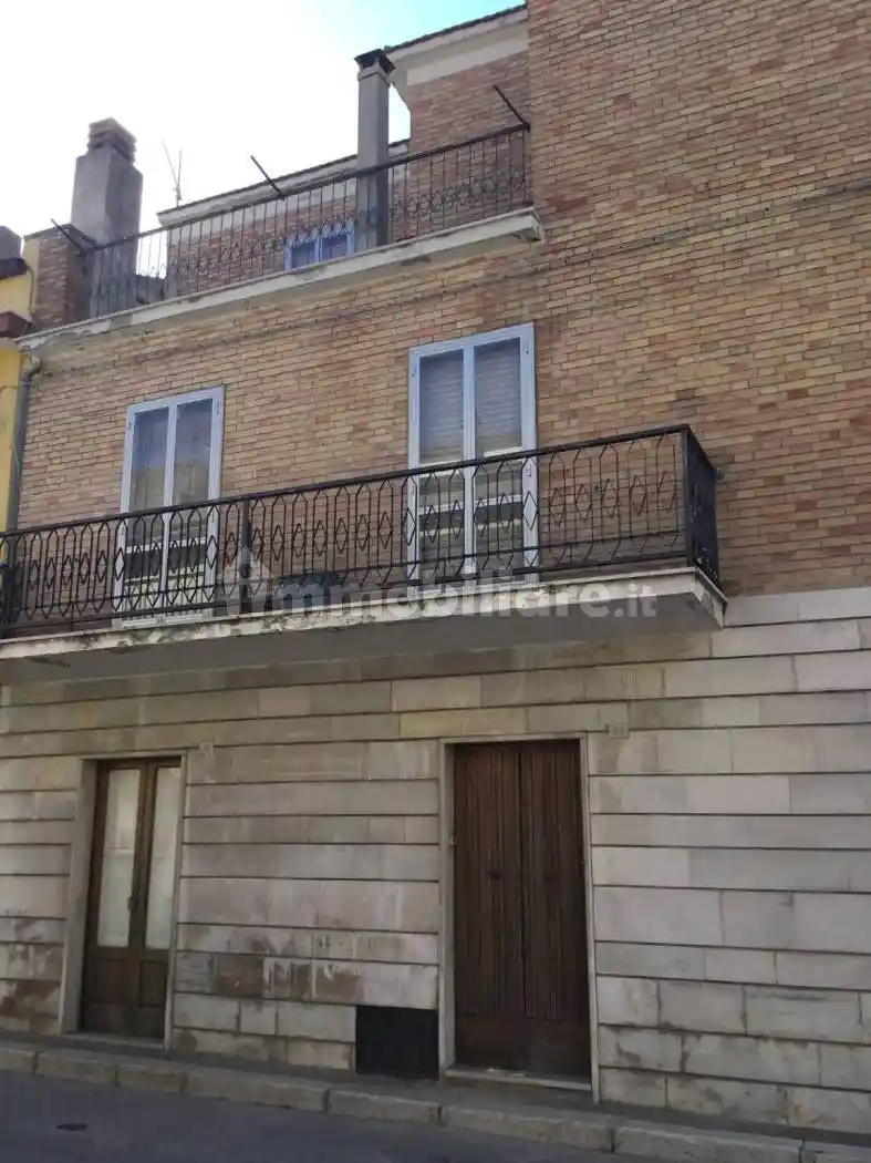 Casa indipendente in vendita a Castelnuovo della Daunia