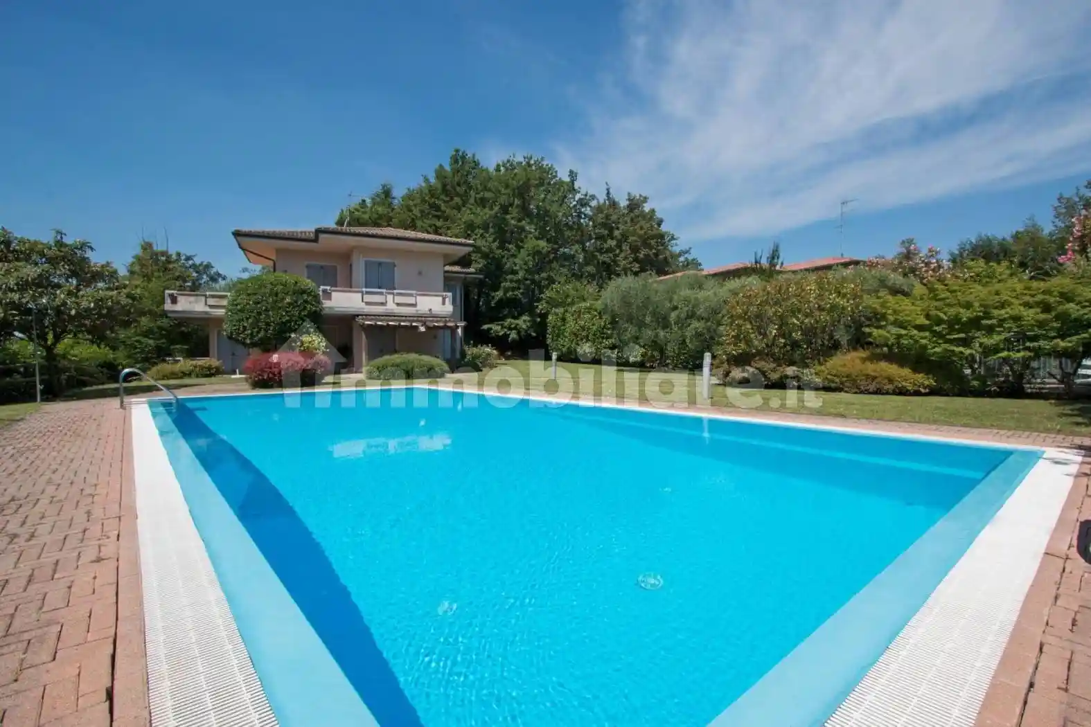 Villa in vendita a Soiano del Lago