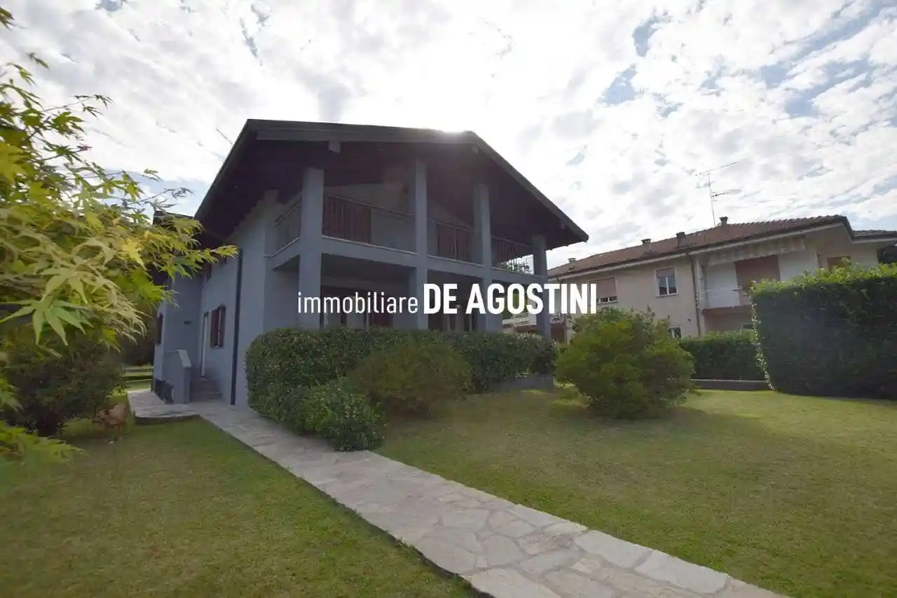 Casa indipendente in vendita a Dormelletto