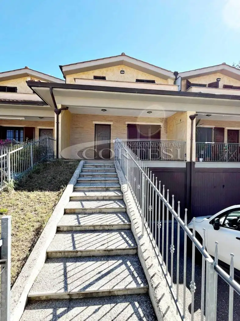 Casa indipendente in vendita a Perugia