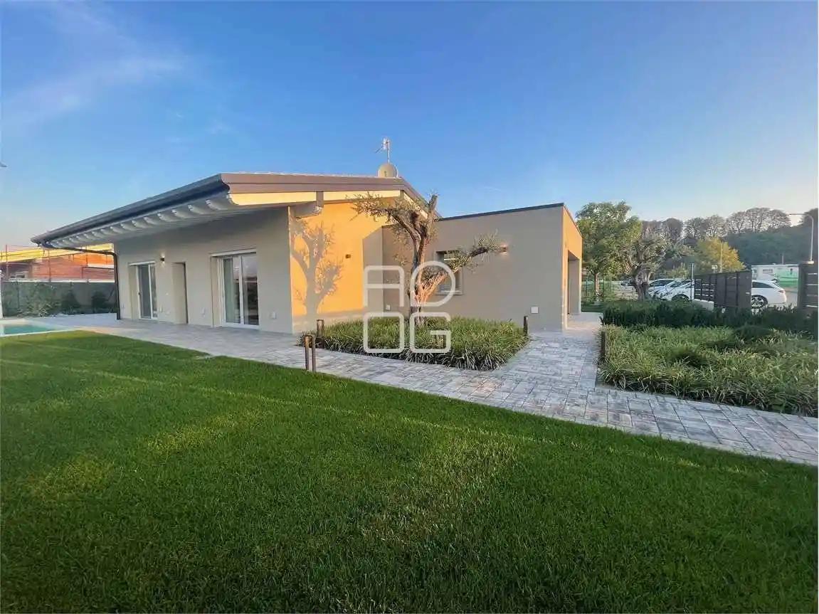 Villa in vendita a Soiano del Lago