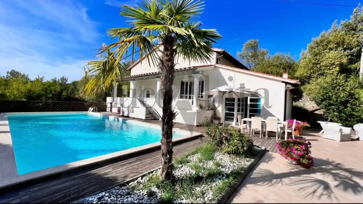 Villa in vendita a Lucca