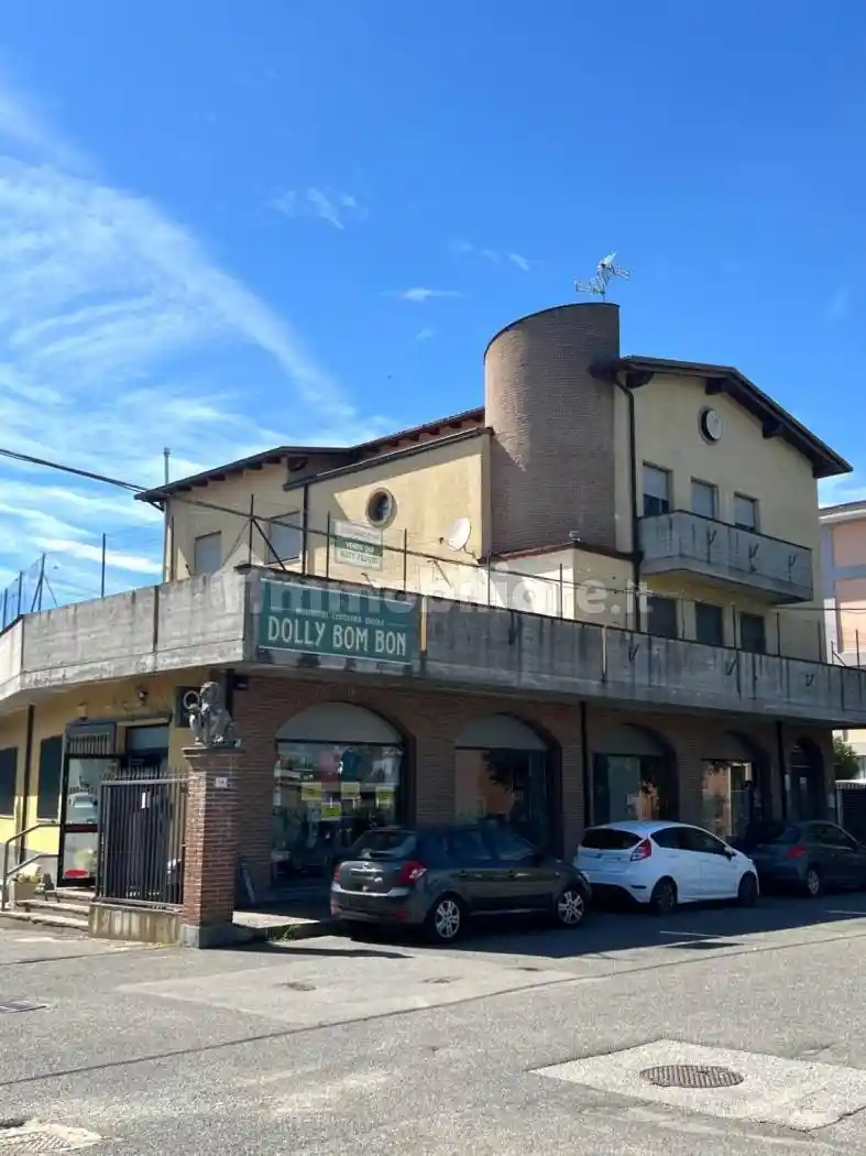 Palazzo - Edificio in vendita a Tavazzano con Villavesco