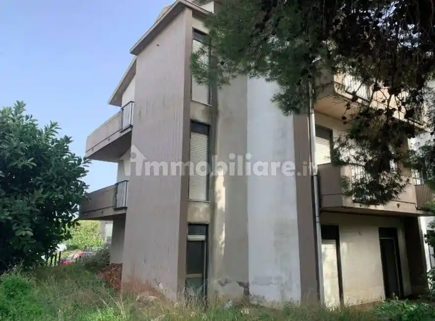 Palazzo - Edificio in vendita a Aci Castello