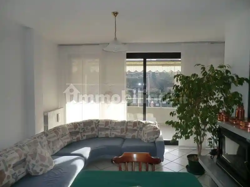 Appartamento in affitto a Colico