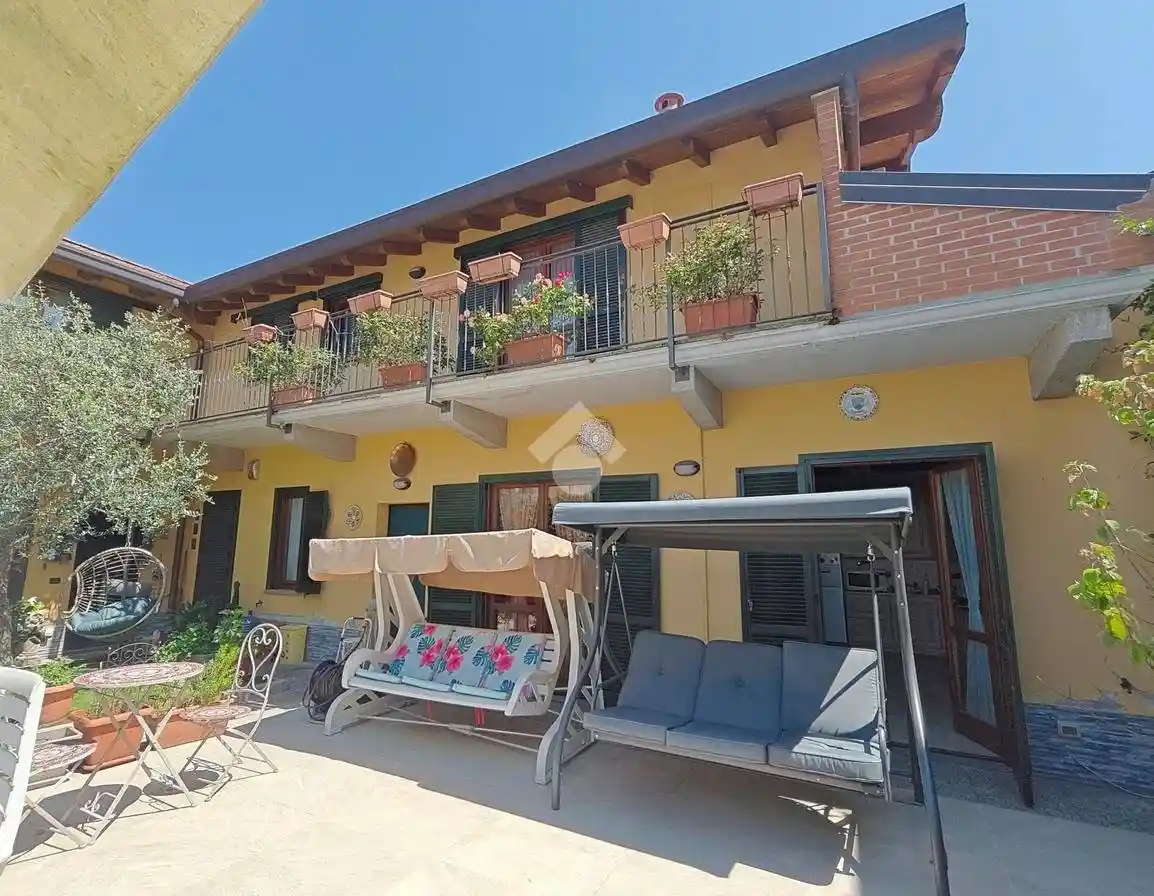 Casa indipendente in vendita a Carate Brianza
