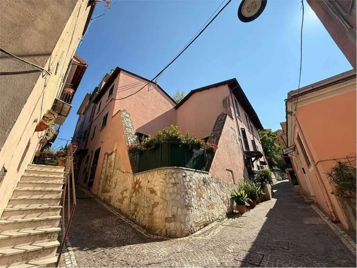 Palazzo - Edificio in vendita a Frosinone
