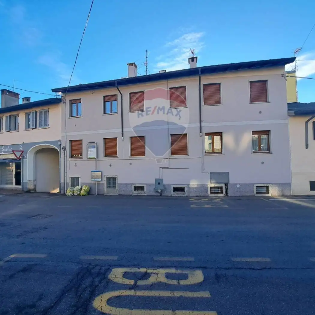 Palazzo - Edificio in vendita a Clivio