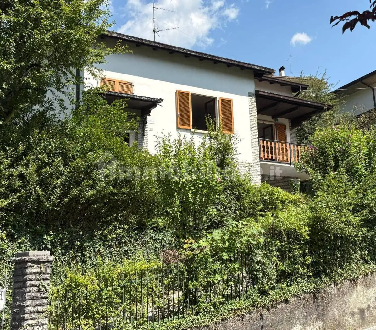 Villa in vendita a Corna Imagna