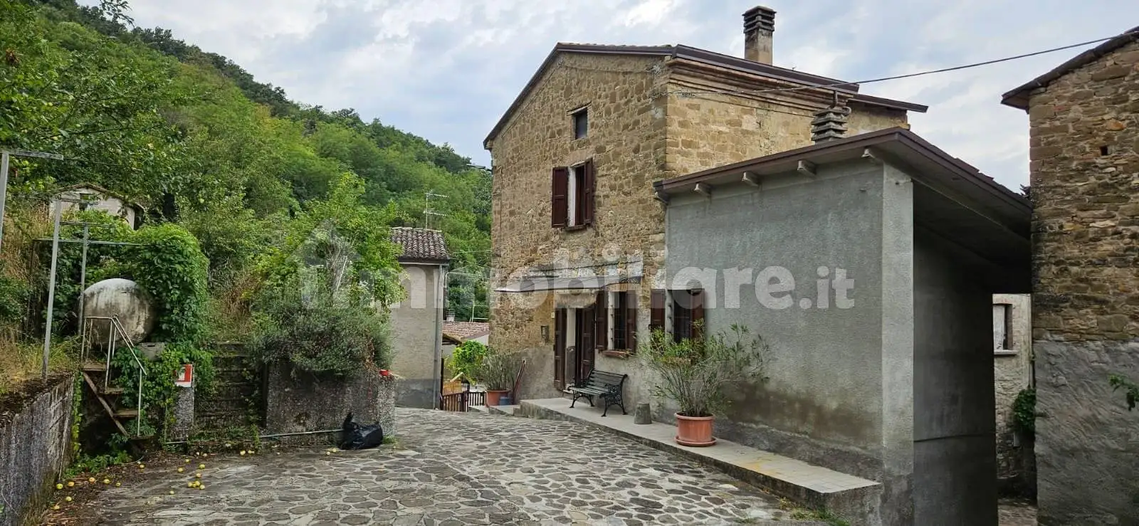 Casa indipendente in vendita a Varano de' Melegari