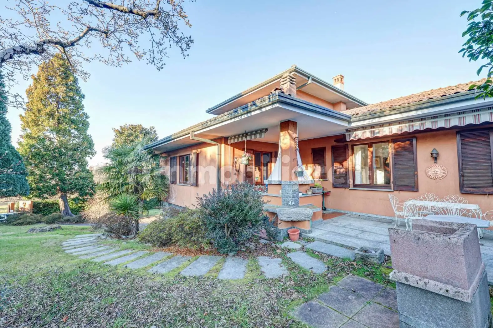 Villa in vendita a Cadrezzate con Osmate