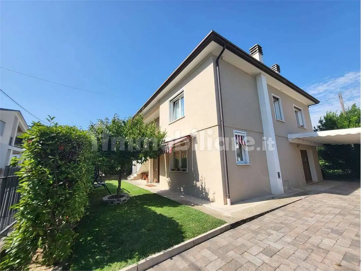 Casa indipendente in vendita a Cornuda