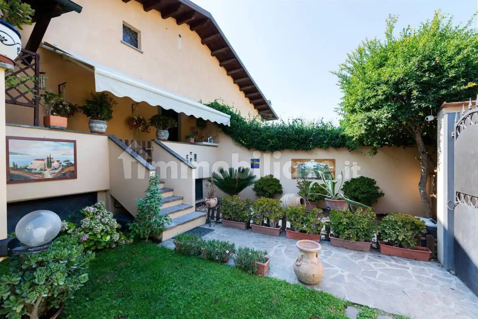 Villa bifamiliare via Merano 36, Infernetto, Roma - foto 2