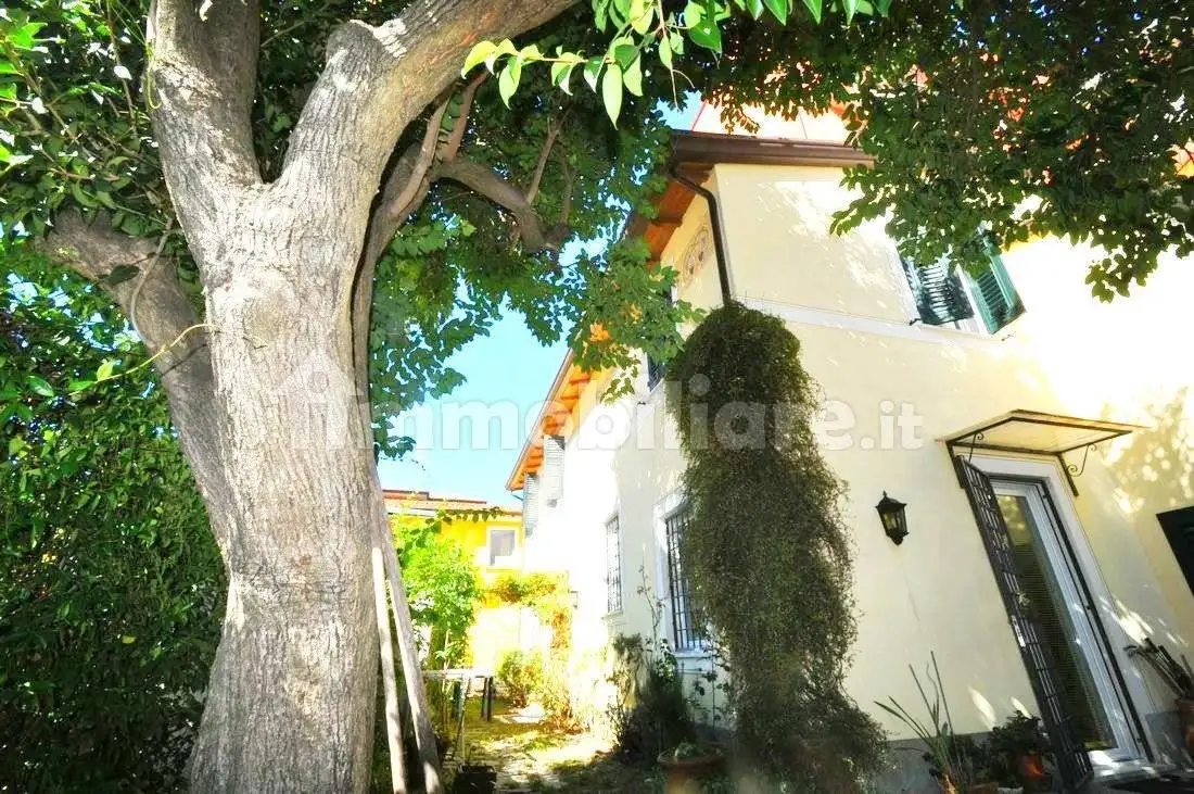 Villetta a schiera in affitto a Sarzana