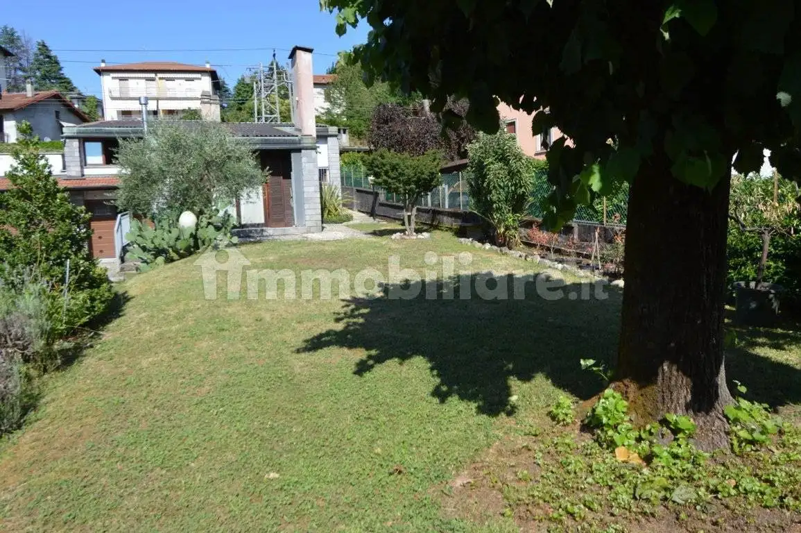 Villa in vendita a Gemonio