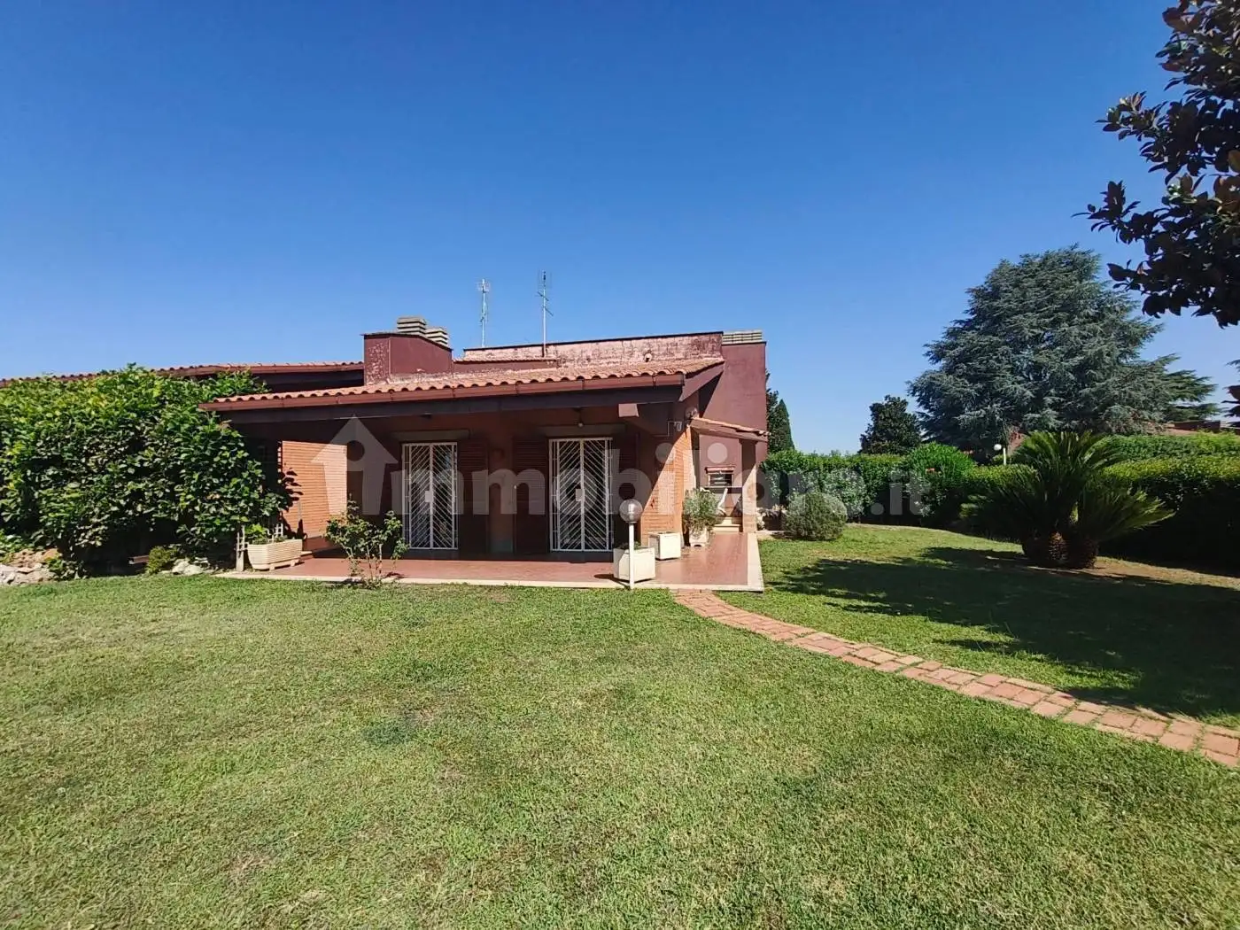 Villa bifamiliare in vendita a Roma