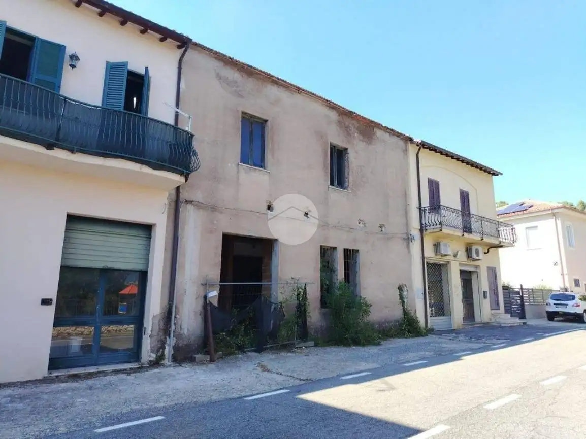 Casa indipendente in vendita a Montebuono