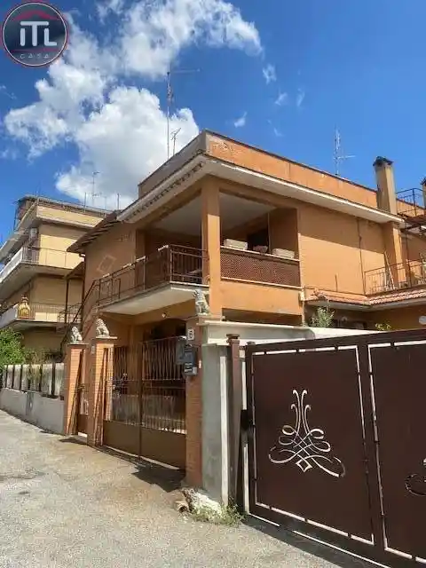 Casa indipendente in vendita a Roma