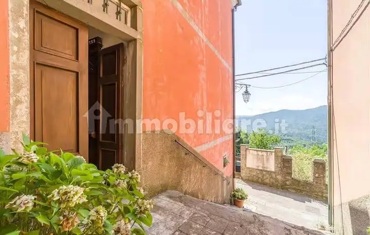 Trilocale via 4 Novembre, Castello, Carro - foto 2