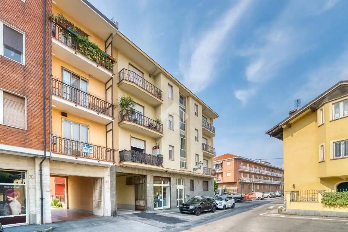 Palazzo - Edificio in vendita a Orbassano