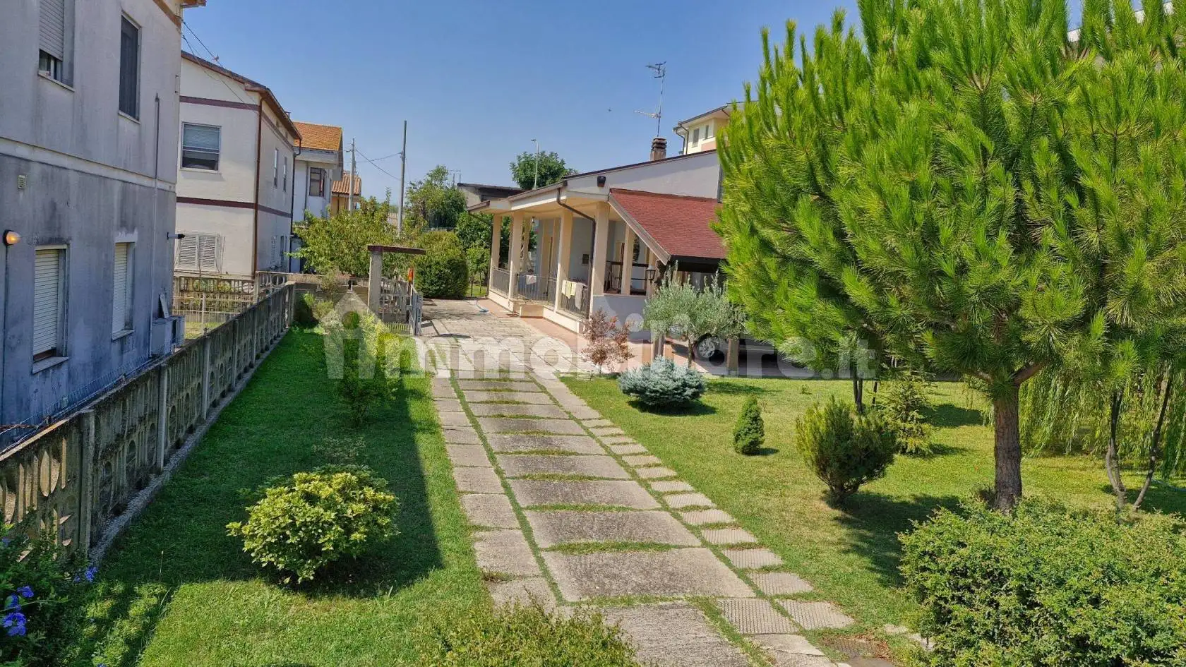 Villa in vendita a Roseto degli Abruzzi