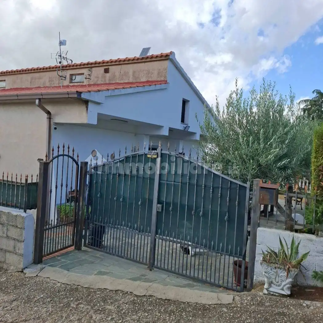 Palazzo - Edificio in vendita a Luzzi