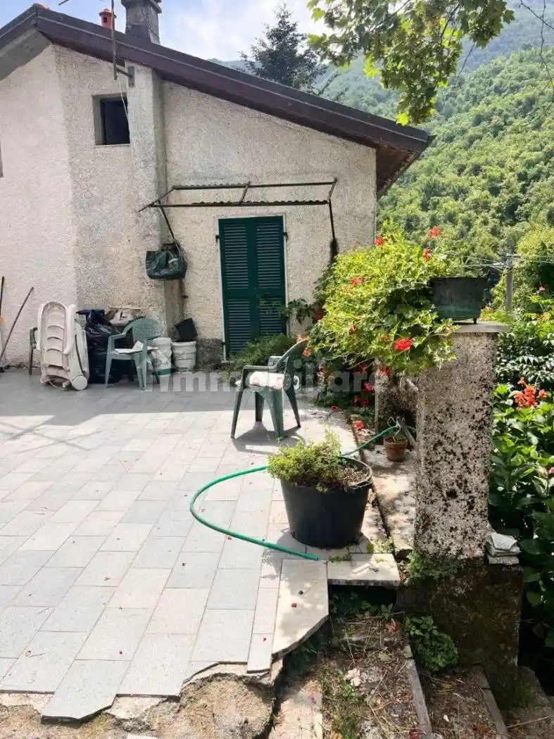 Casa indipendente in vendita a Varese Ligure