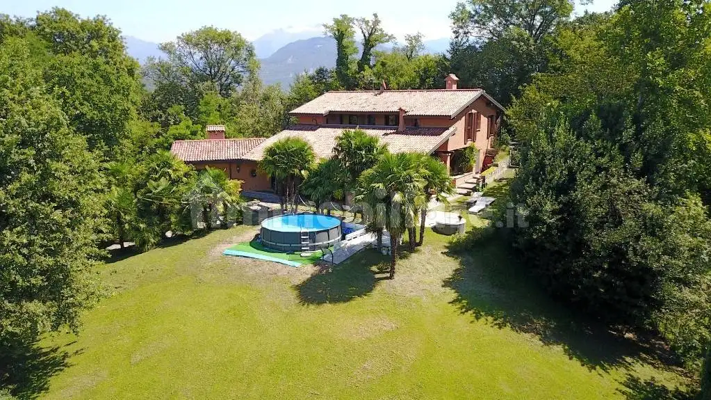 Villa in vendita a Cesana Brianza