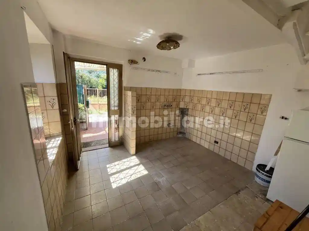 Casa indipendente in vendita a Massa