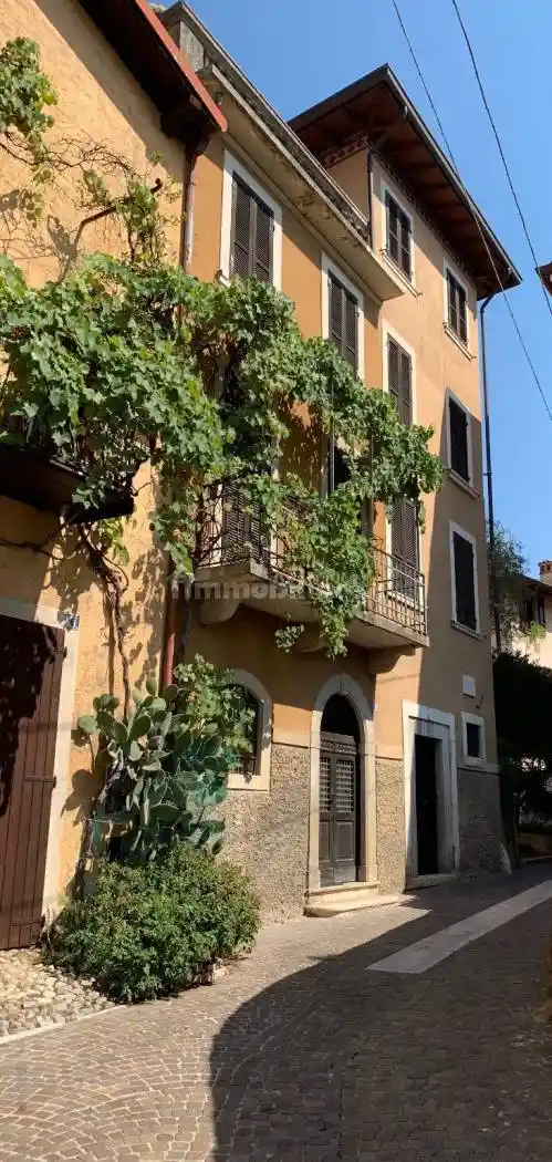 Casa indipendente in vendita a Gardone Riviera
