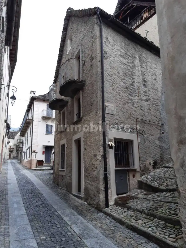 Casa indipendente in vendita a Craveggia
