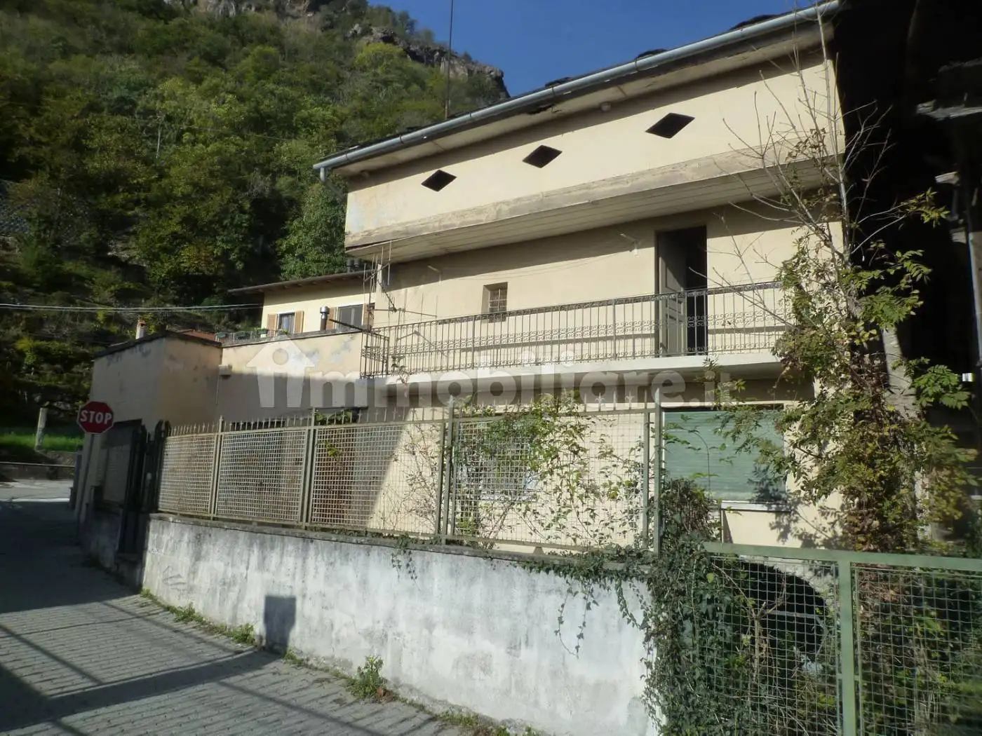 Palazzo - Edificio in vendita a Quincinetto