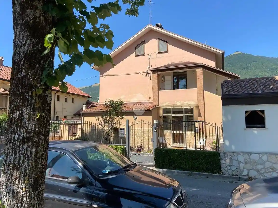 Quadrilocale indipendente via Monte Meta 2, Centro, Castel di Sangro - foto 4