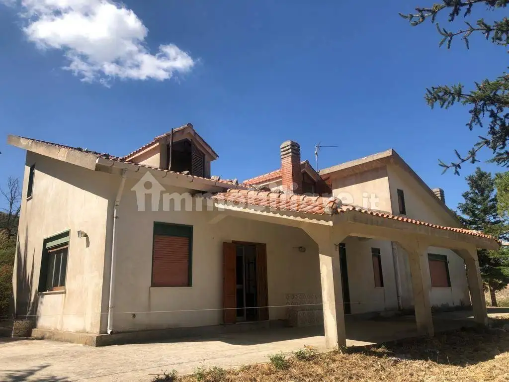 Villa bifamiliare via Antonio Gramsci, Campofiorito
