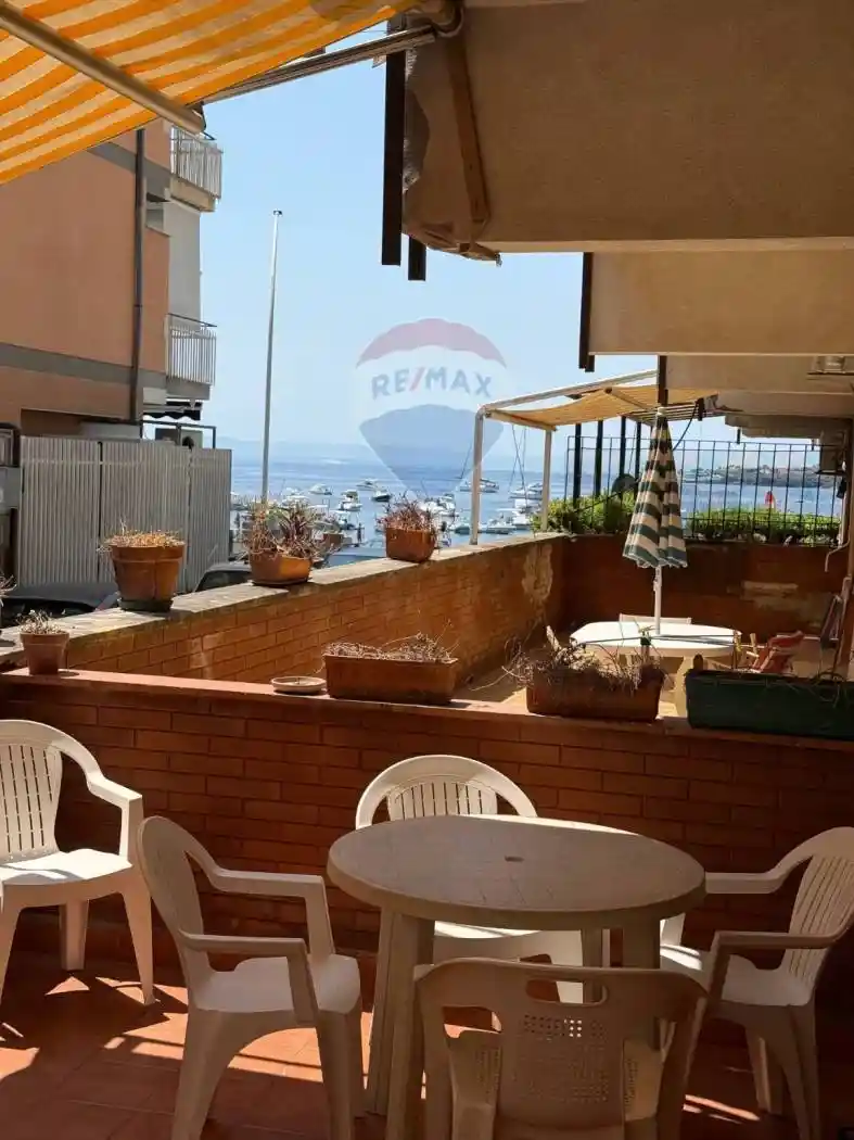 Appartamento in vendita a Aci Castello