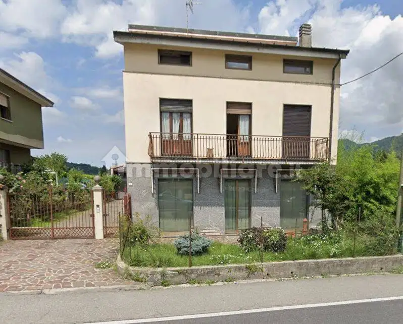 Palazzo - Edificio in vendita a Calco